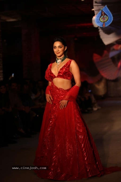 Kiara Advani Walked Ramp At India Couture Week 2019 - 9 / 9 photos