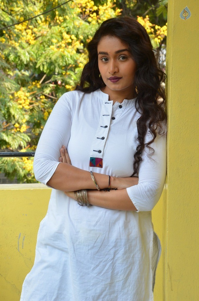 Kiran Chetwani New Photos - 5 / 18 photos