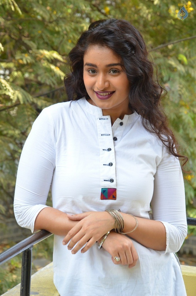 Kiran Chetwani New Photos - 15 / 18 photos
