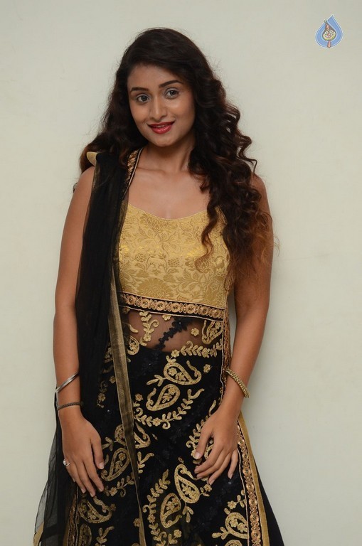 Kiran Chetwani Photos - 36 / 36 photos