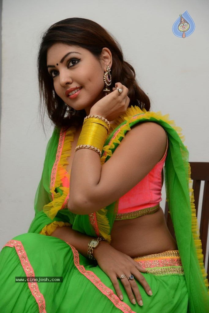 Komal Jha Hot Pics - 26 / 84 photos