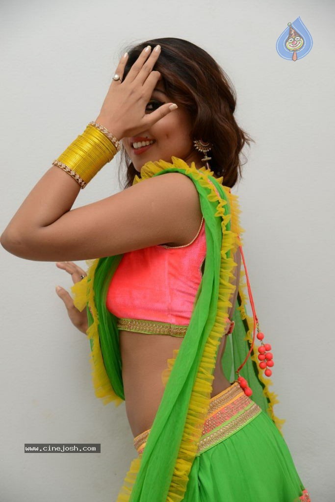Komal Jha Hot Pics - 50 / 84 photos
