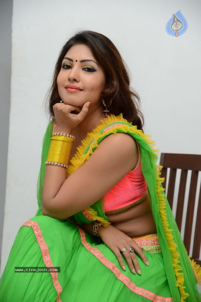 Komal Jha Hot Pics - 54 / 84 photos