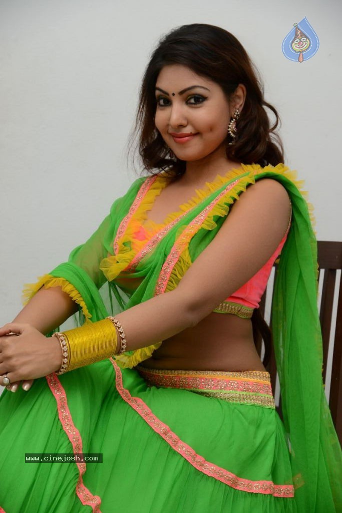Komal Jha Hot Pics - 81 / 84 photos