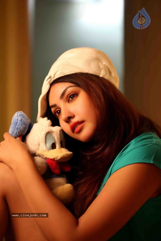 Komal Jha Latest Pics - 16 / 71 photos
