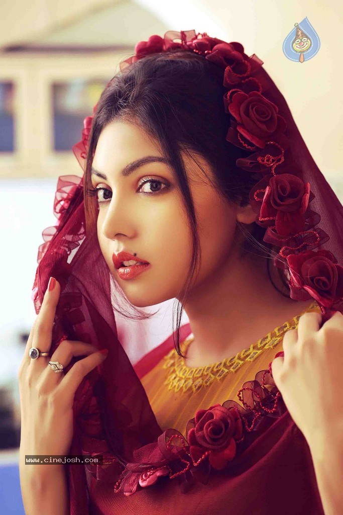 Komal Jha Latest Pics - 20 / 71 photos