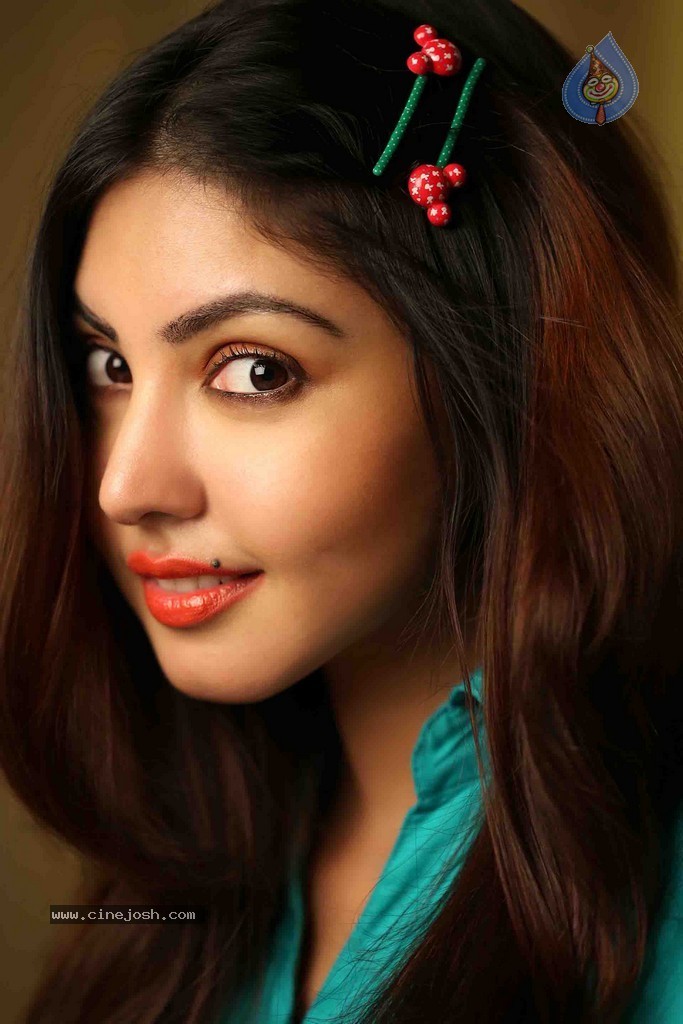 Komal Jha Latest Pics - 27 / 71 photos