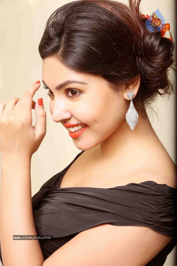 Komal Jha Latest Pics - 34 / 71 photos