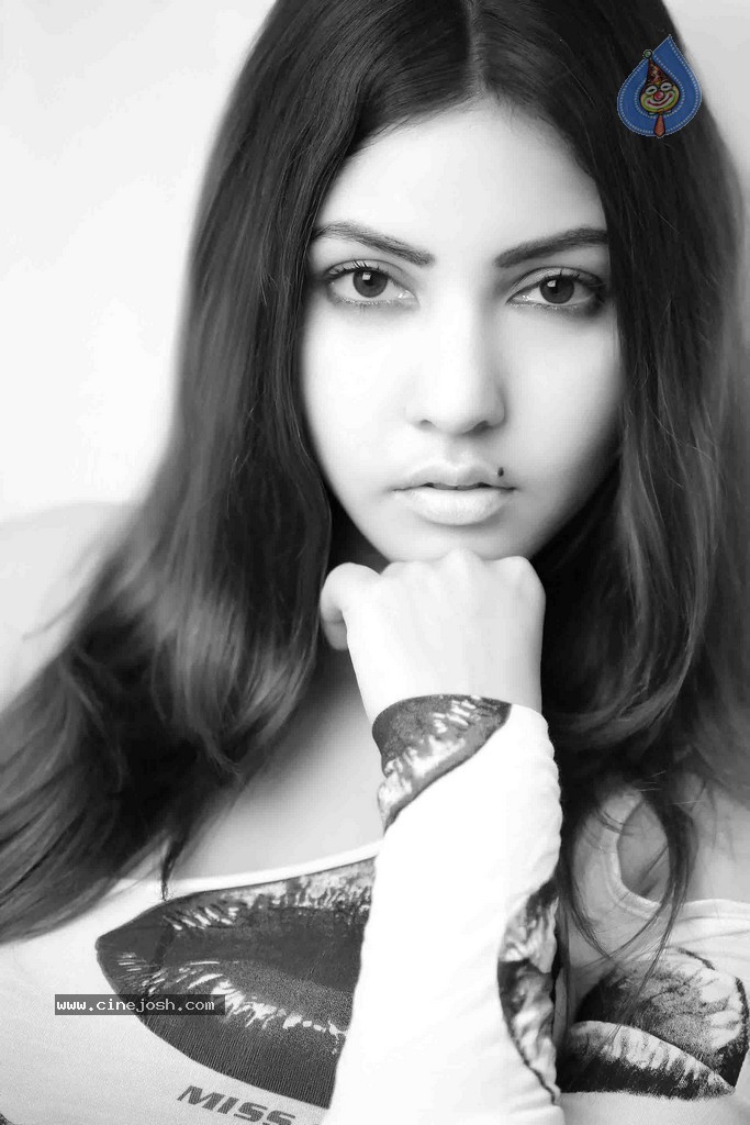 Komal Jha Latest Pics - 39 / 71 photos