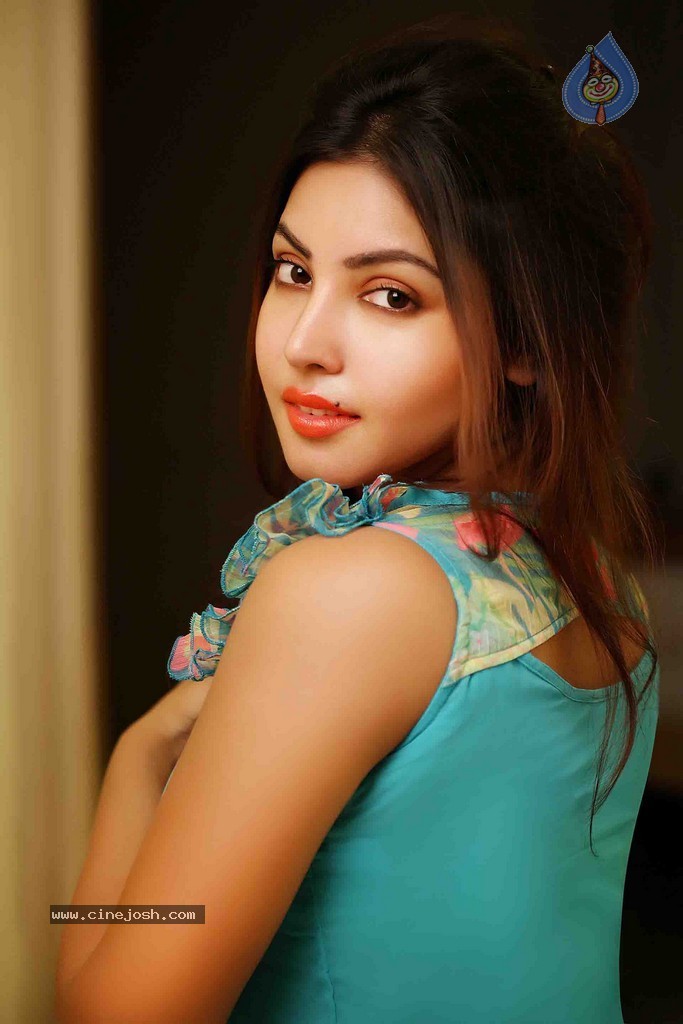 Komal Jha Latest Pics - 51 / 71 photos