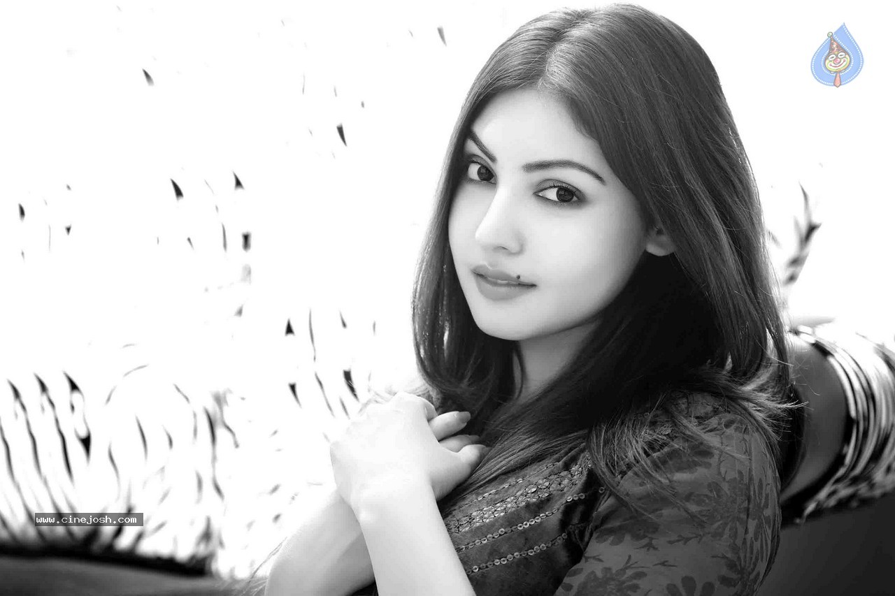 Komal Jha Latest Pics - 58 / 71 photos