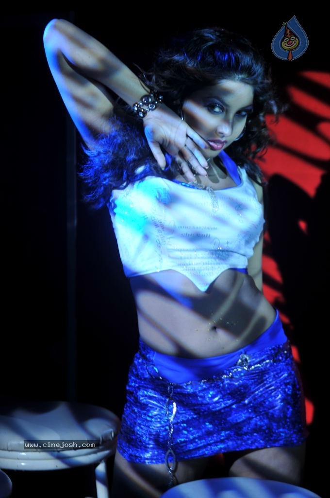Komal Jha New Hot Gallery - 40 / 58 photos
