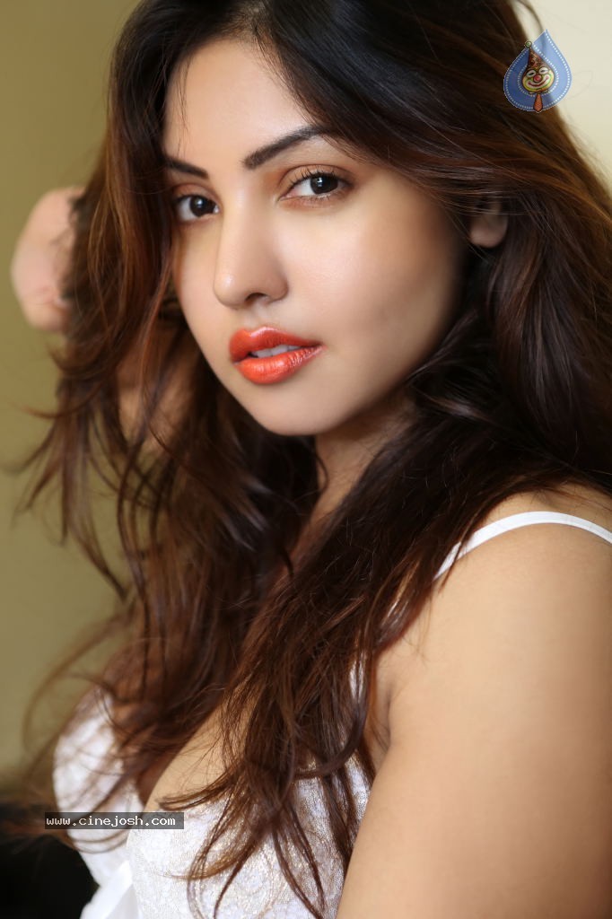 Komal Jha New Photos - 17 / 20 photos