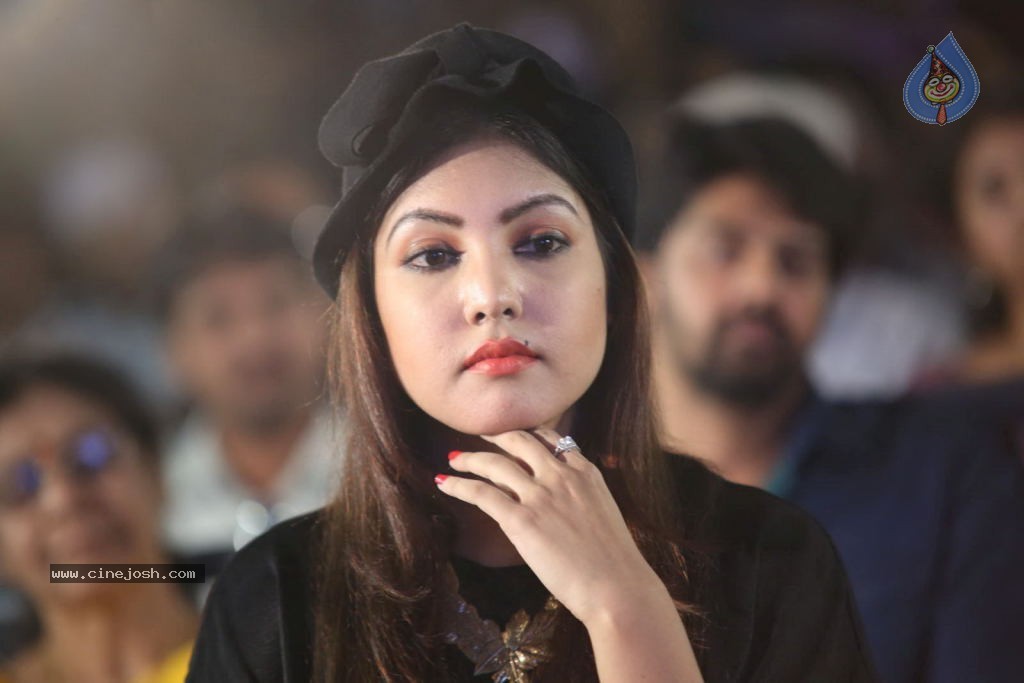 Komal Jha New Pics - 32 / 34 photos