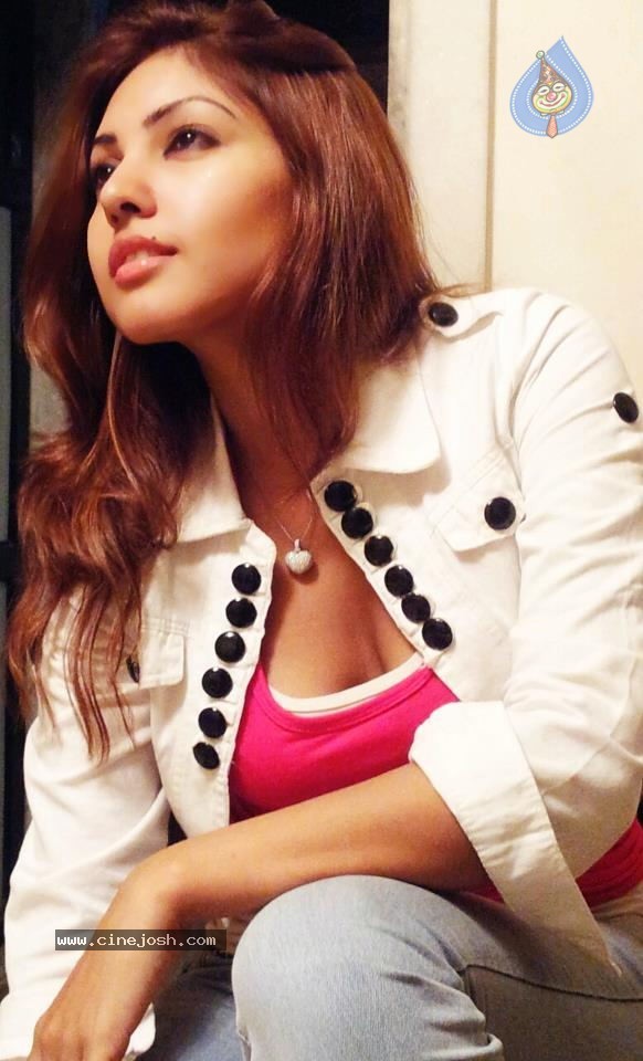 Komal Jha New Stills - 20 / 62 photos