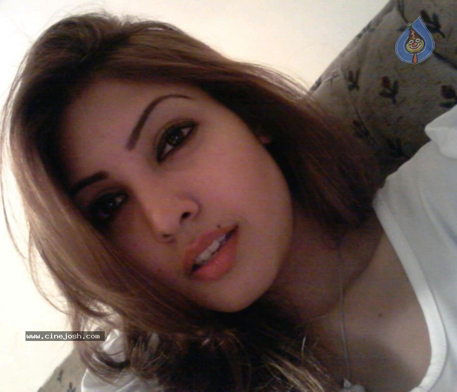 Komal Jha New Stills - 25 / 62 photos