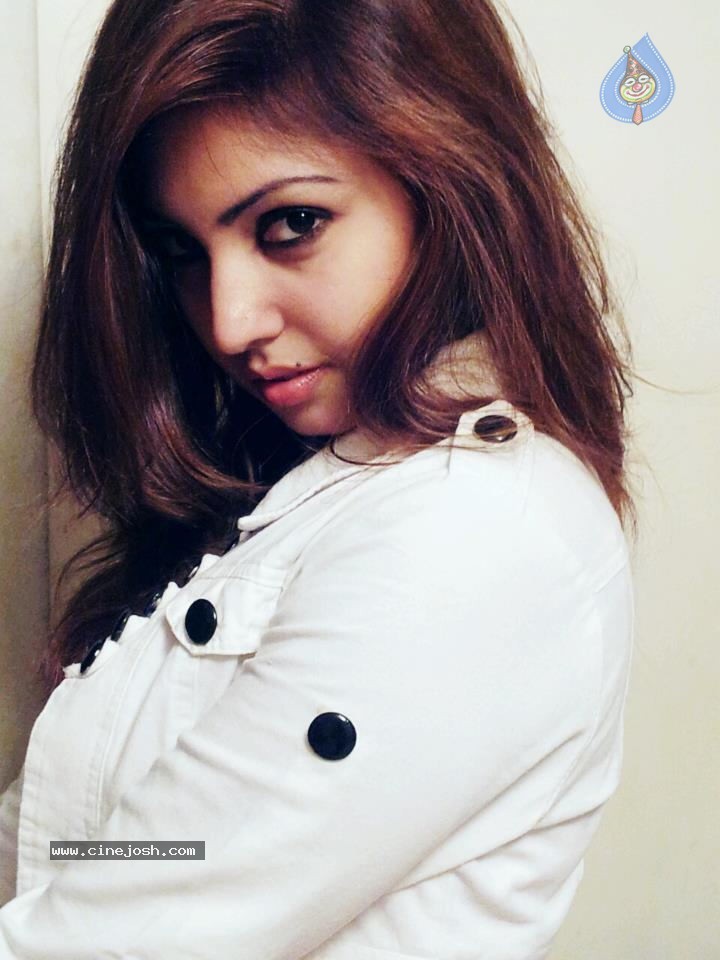 Komal Jha New Stills - 27 / 62 photos