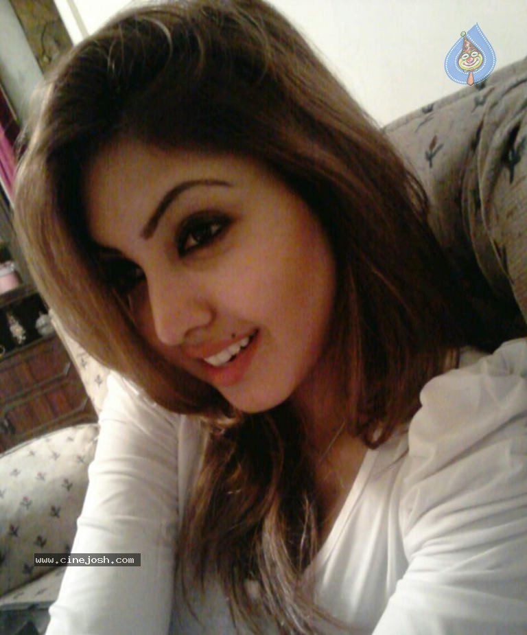 Komal Jha New Stills - 28 / 62 photos