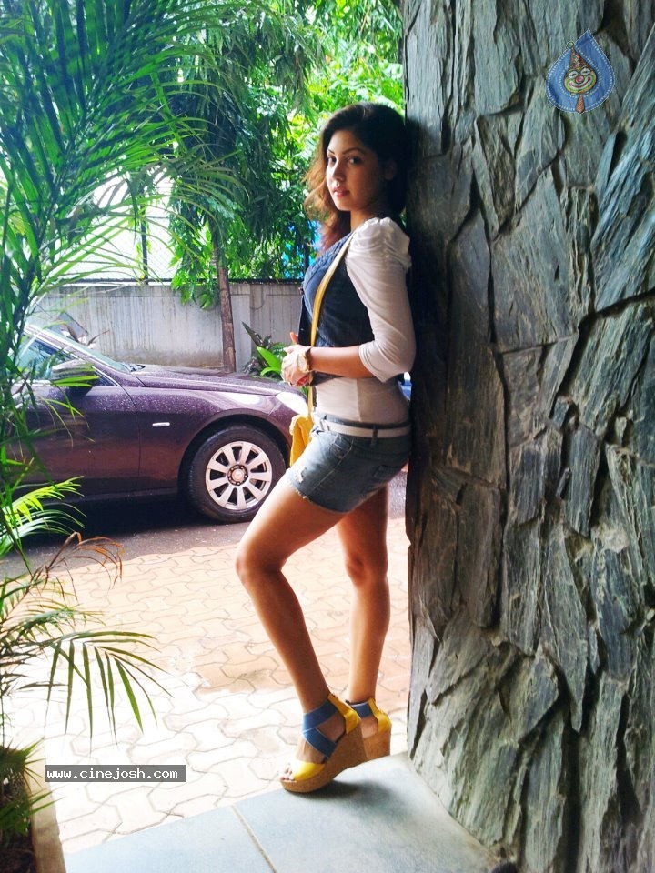 Komal Jha New Stills - 35 / 62 photos