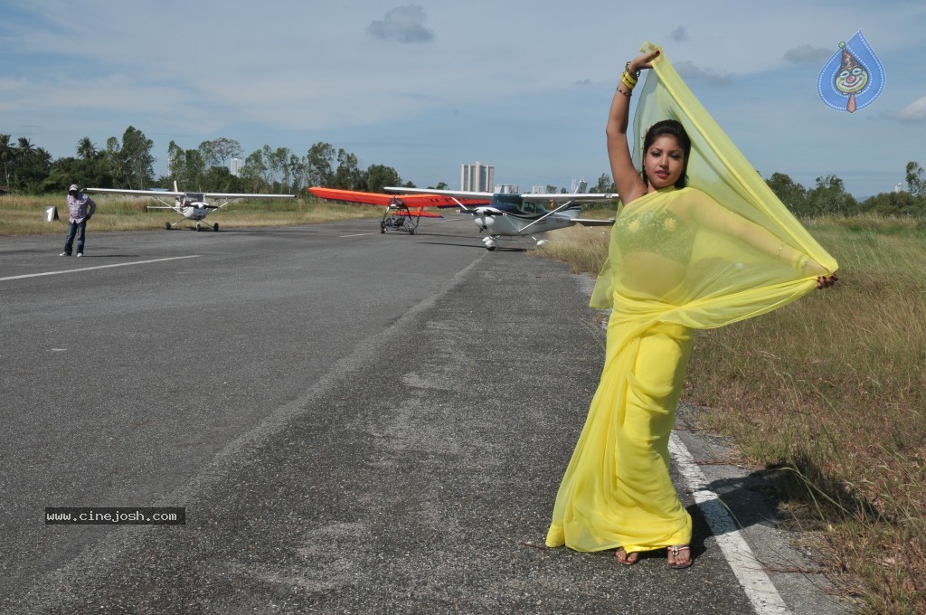 Komal Jha New Stills - 23 / 37 photos