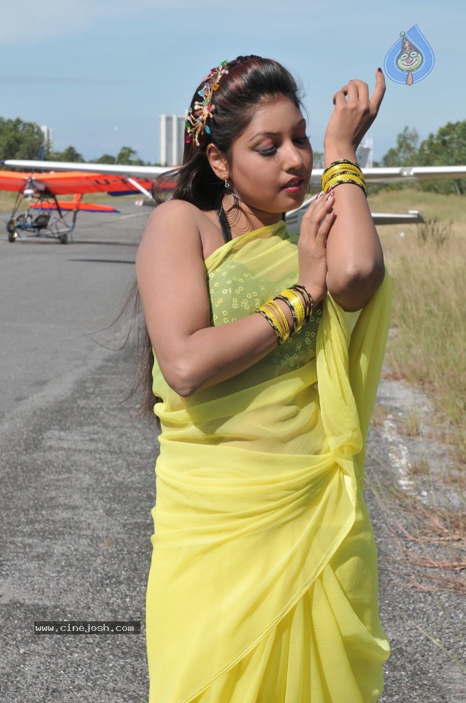 Komal Jha New Stills - 27 / 37 photos
