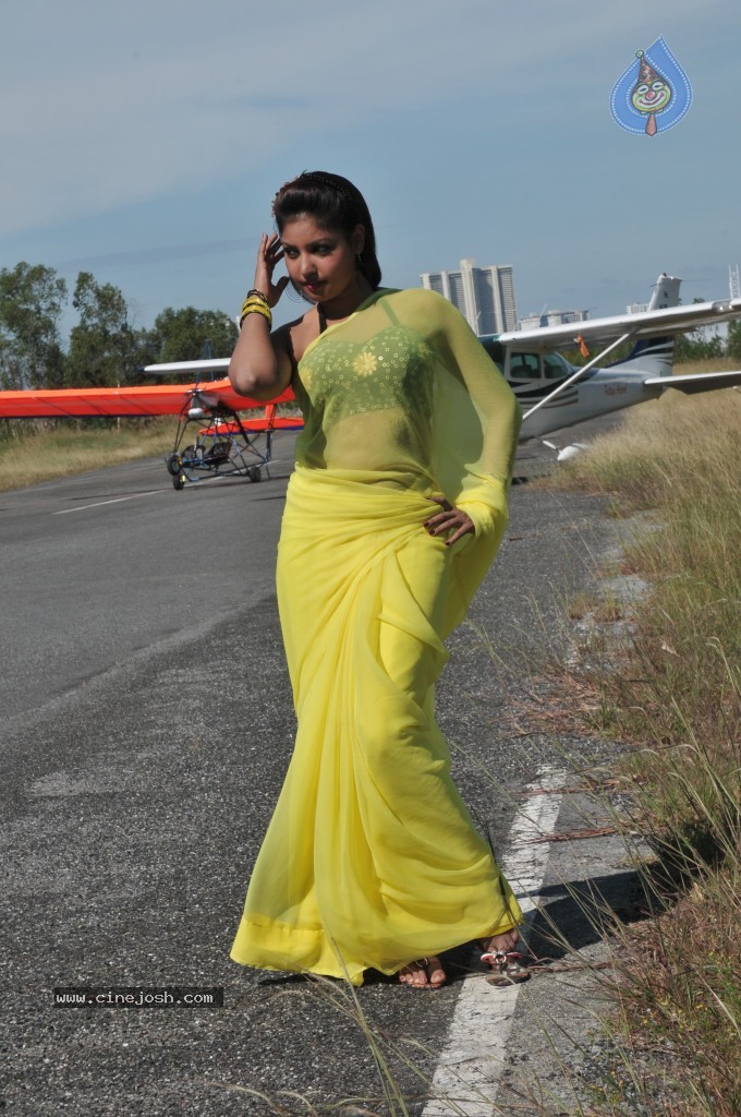 Komal Jha New Stills - 33 / 37 photos