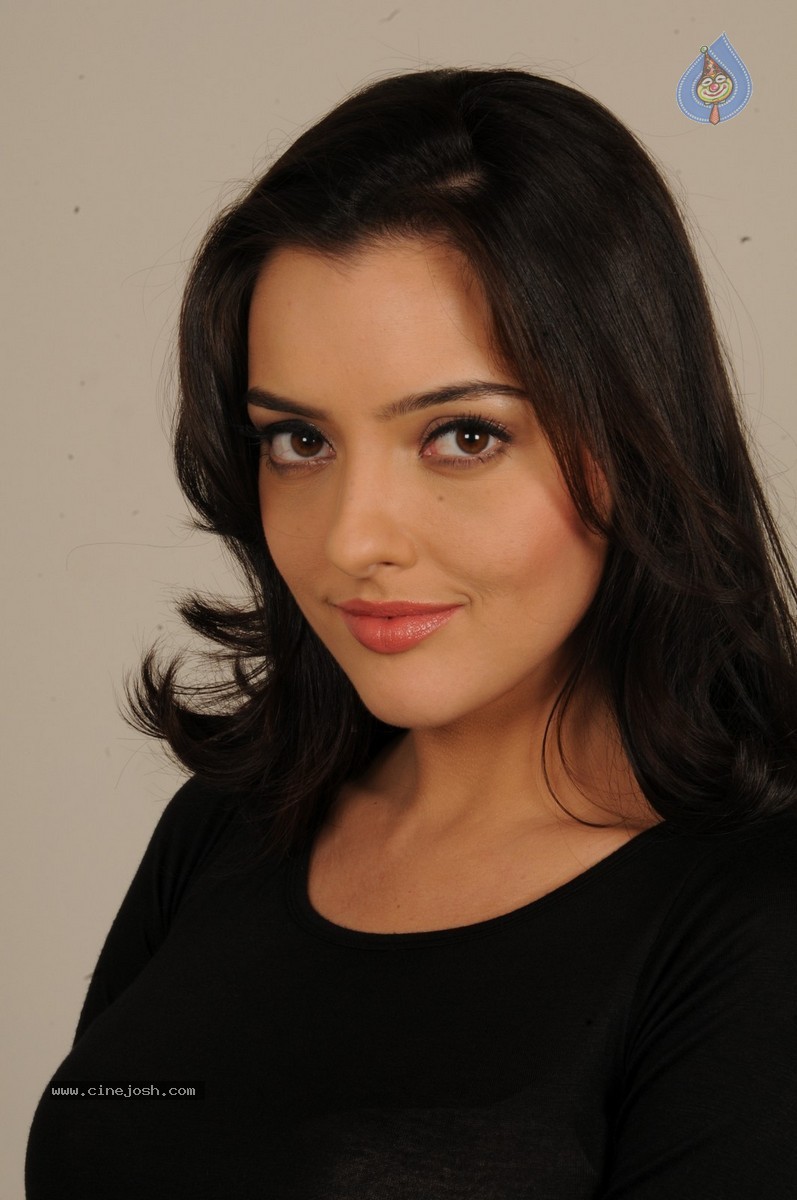 Kristina Akheeva New Stills - 36 / 47 photos