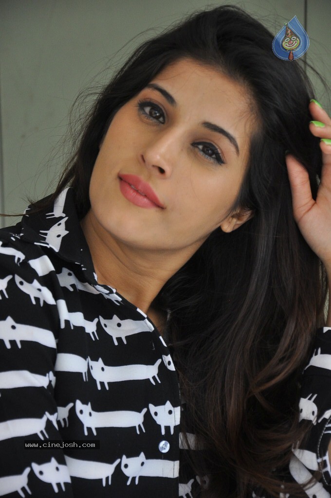 Krithika Latest Stills - 14 / 140 photos