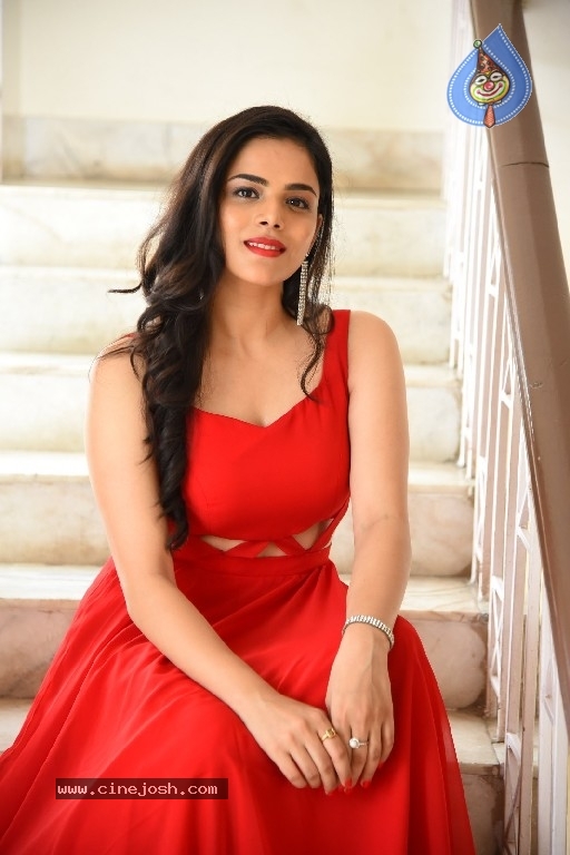 Kriti Garg Photos - 17 / 21 photos