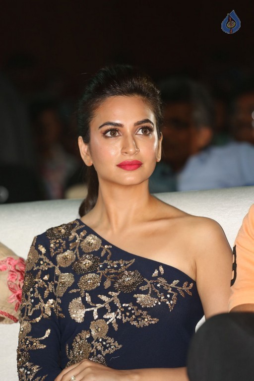 Kriti Kharbanda at Bruce Lee Audio Launch - 9 / 27 photos