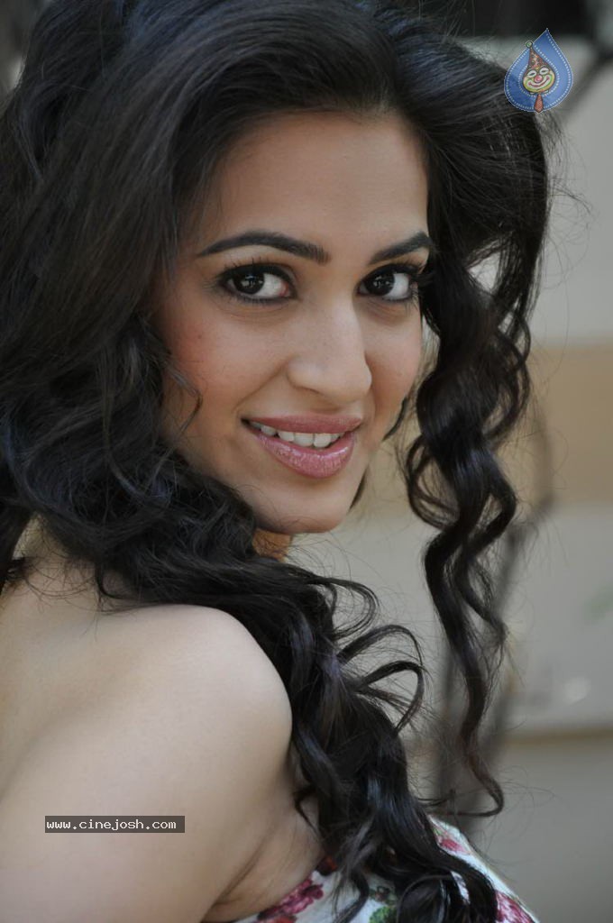 Kriti Kharbanda Hot Photos - 4 / 87 photos