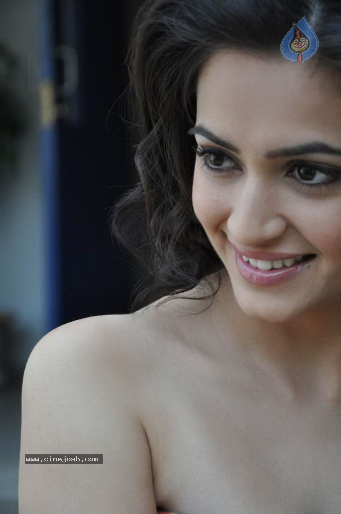 Kriti Kharbanda Hot Photos Photo 27 Of 87