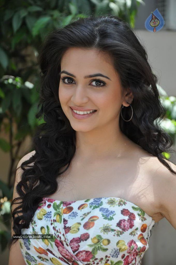 Kriti Kharbanda Hot Photos - 42 / 87 photos