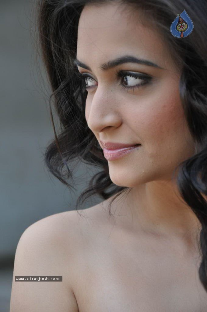 Kriti Kharbanda Hot Photos Photo 48 Of 87