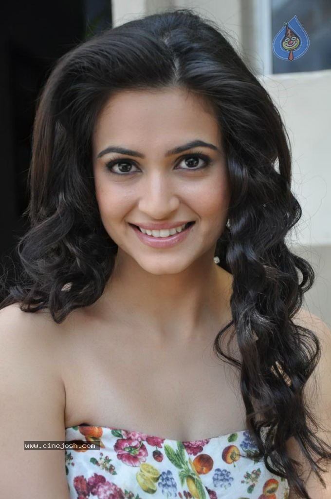 Kriti Kharbanda Hot Photos - 59 / 87 photos