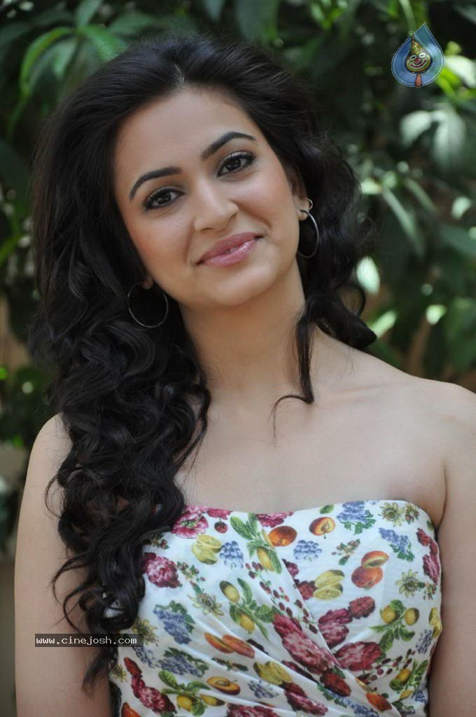 Kriti Kharbanda Hot Photos - 62 / 87 photos