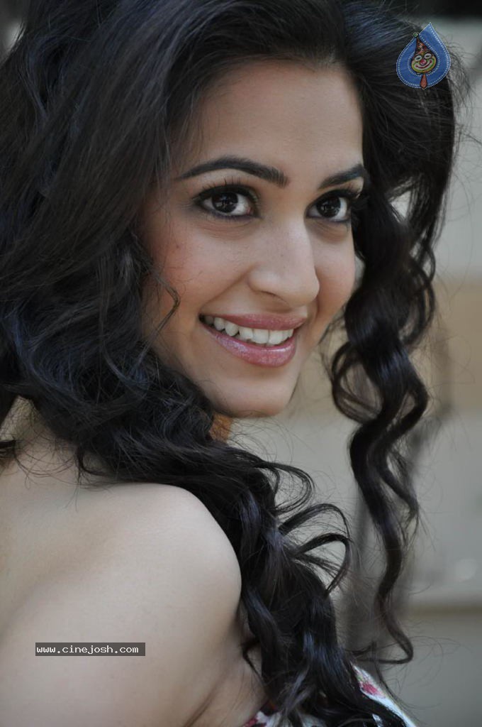 Kriti Kharbanda Hot Photos - 86 / 87 photos
