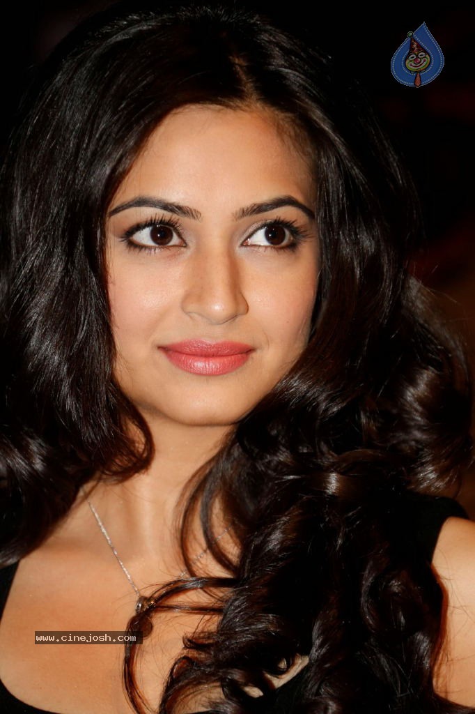 Kriti Kharbanda Hot Stills - 28 / 53 photos