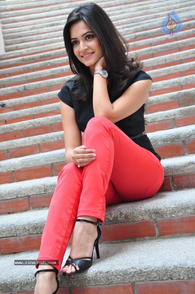 Kriti Kharbanda Latest Photos - 36 / 72 photos