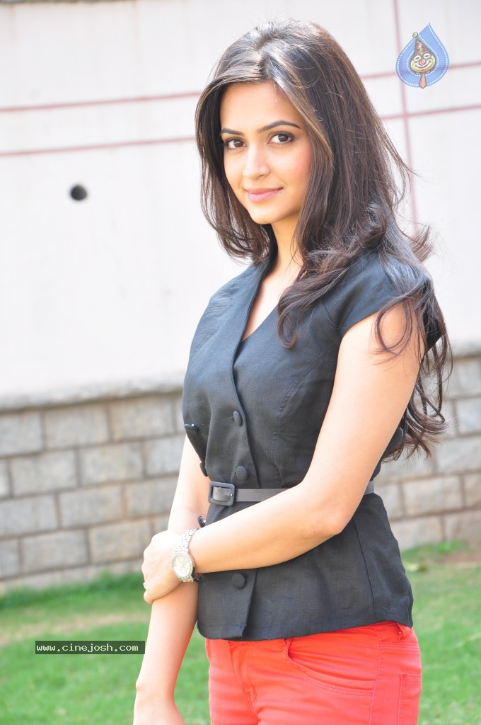Kriti Kharbanda Latest Photos - 46 / 72 photos