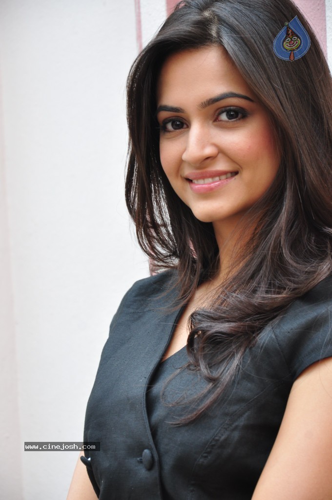 Kriti Kharbanda Latest Photos - 47 / 72 photos