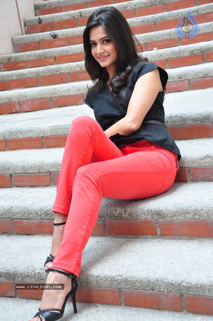 Kriti Kharbanda Latest Photos - 50 / 72 photos