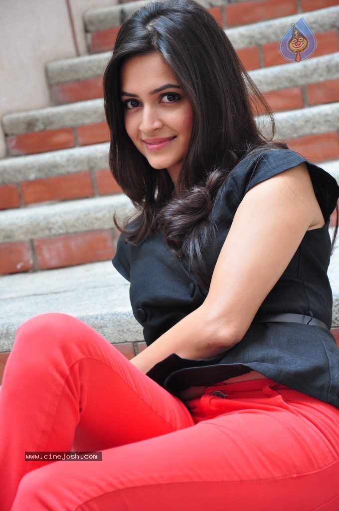 Kriti Kharbanda Latest Photos - 56 / 72 photos