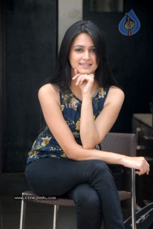 Kriti Kharbanda Latest Stills - 17 / 97 photos