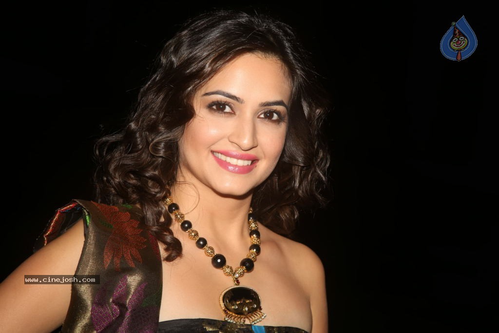 Kriti Kharbanda New Stills - 13 / 110 photos