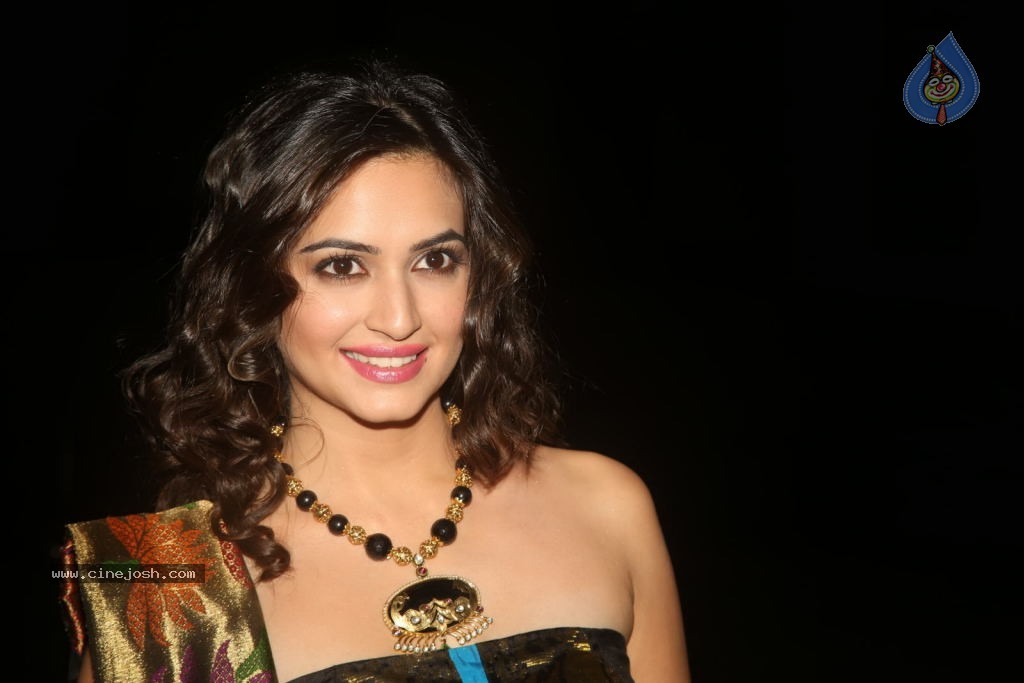 Kriti Kharbanda New Stills - 25 / 110 photos
