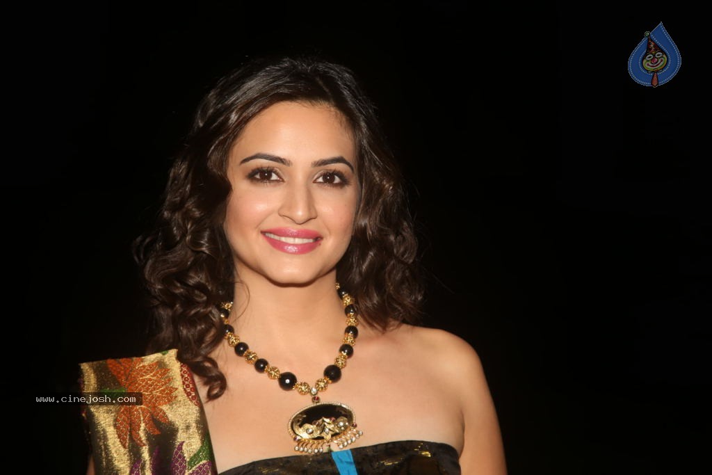 Kriti Kharbanda New Stills - 45 / 110 photos