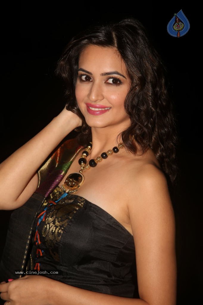 Kriti Kharbanda New Stills - 88 / 110 photos