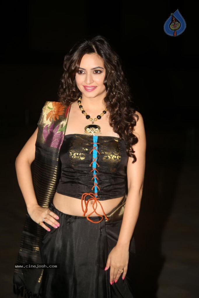 Kriti Kharbanda New Stills - 94 / 110 photos