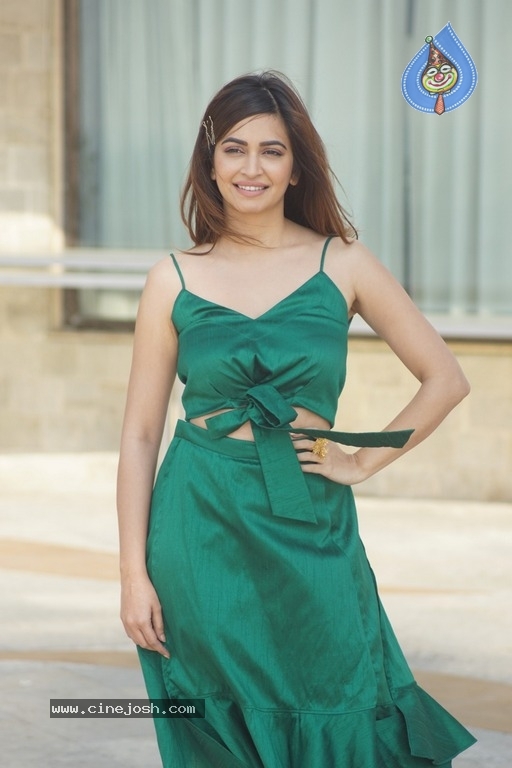 Kriti Kharbanda Photos - 4 / 14 photos